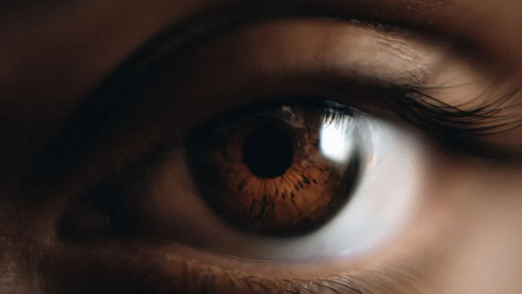 Nicht in die Augen schauen – Symbolbild